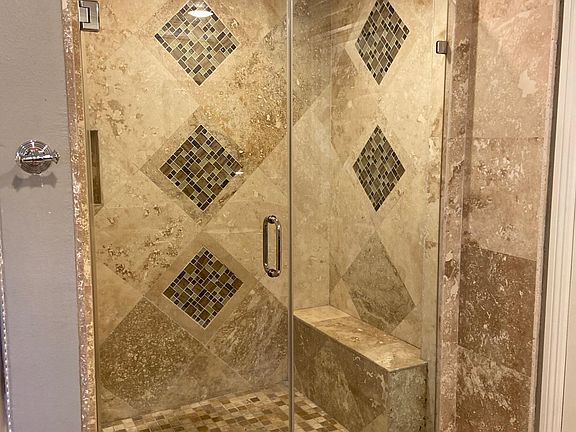 Upstairs Bathroom #1: Master- separate shower and tub