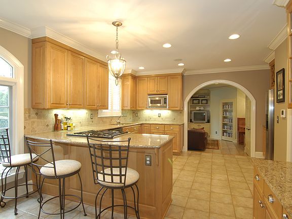 Gorgeous gourmet kitchen