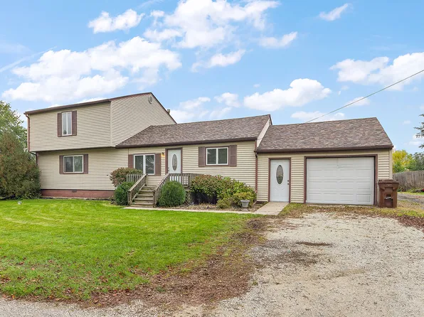 7335 E Canada St, Saint Anne, IL 60964