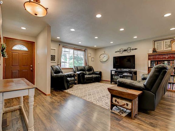 3rd image of 11606 S Salmonberry Dr