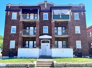 3319 E 30th St APT 1W, Kansas City, MO 64128
