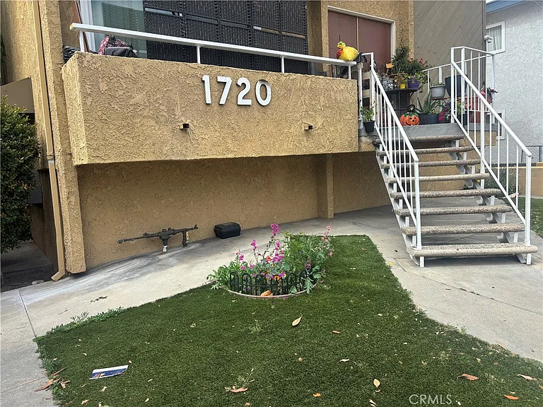 1720 Peyton Ave — Photo 1