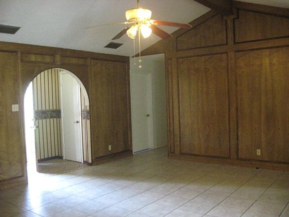 3rd image of 9001 Holiday Dr