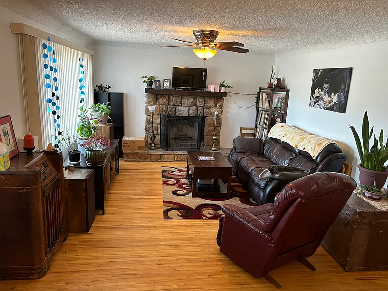 717 Alvarado Dr SE — Photo 4