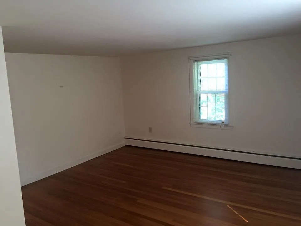 2 bed, 920 sqft, $1,800 — Photo 2