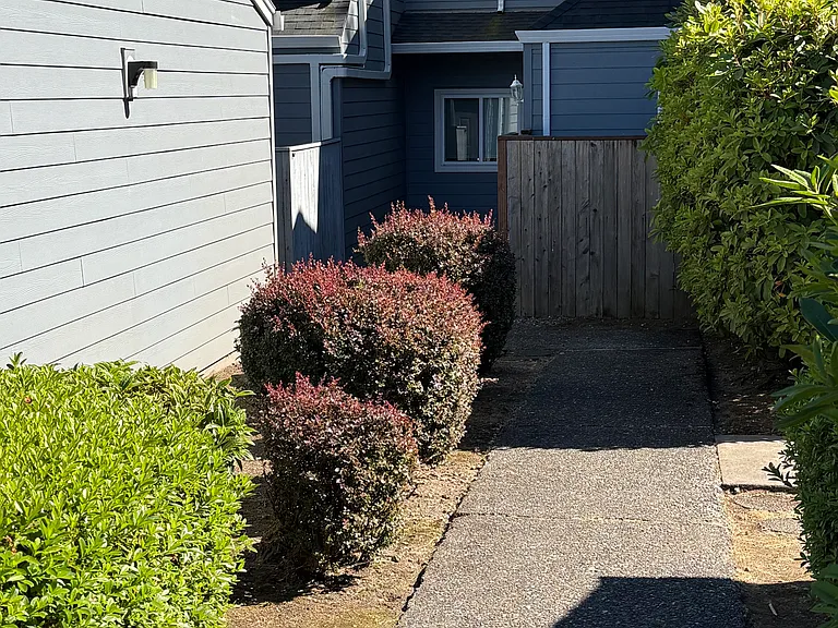 10640 SW Del Monte Dr — Photo 1