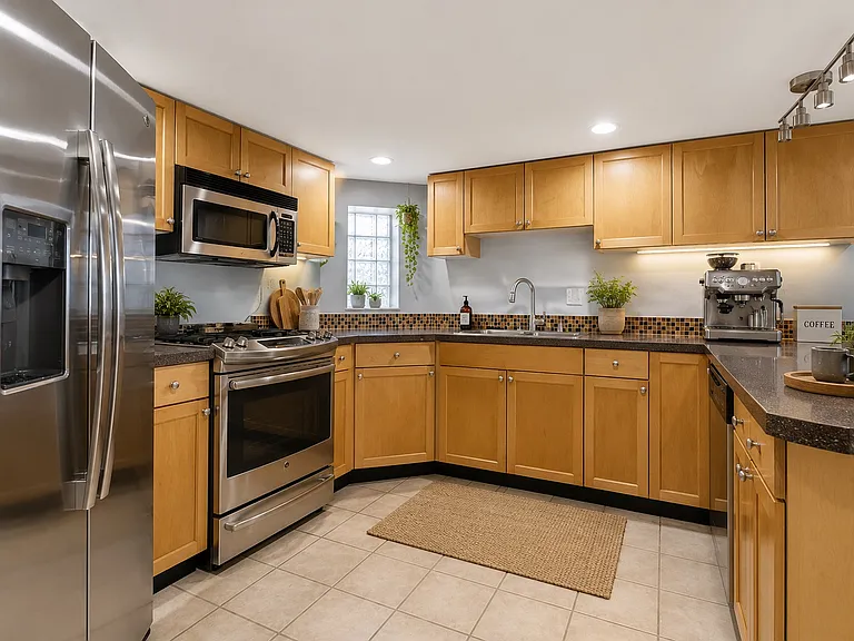 2117 N Humboldt Blvd #G — Photo 2