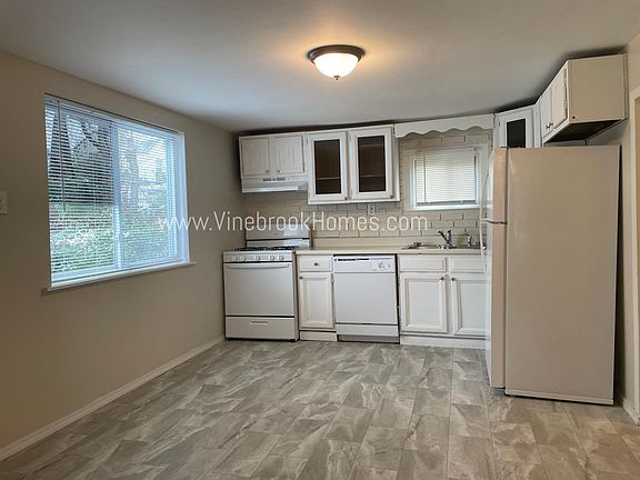 3rd image of 2211 Huntington Ave