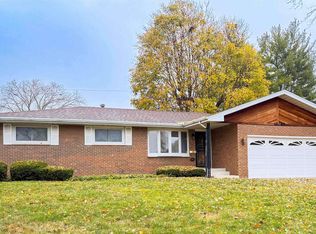 1913 W Clarewood Ave, Peoria, IL 61614