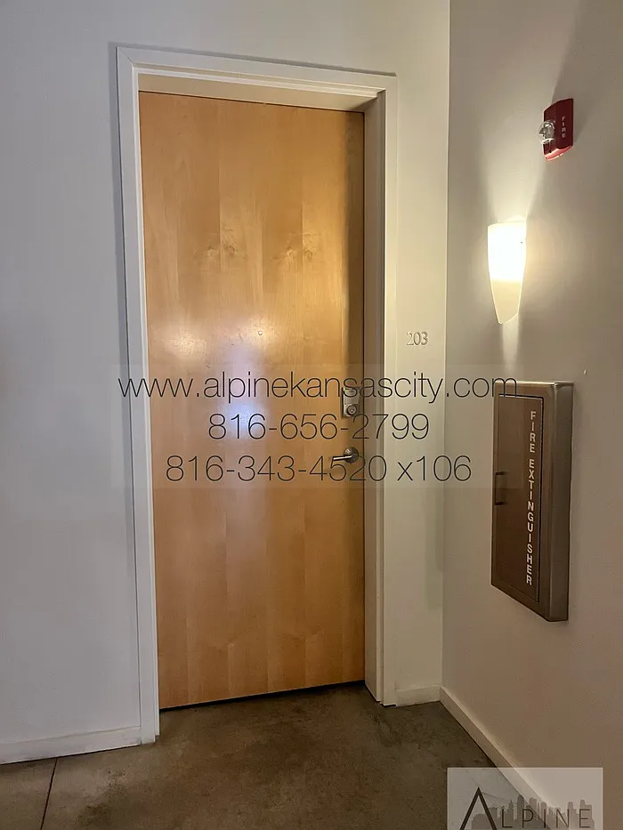 1 bed, 1.0 bath, 787 sqft, $1,650 — Photo 2