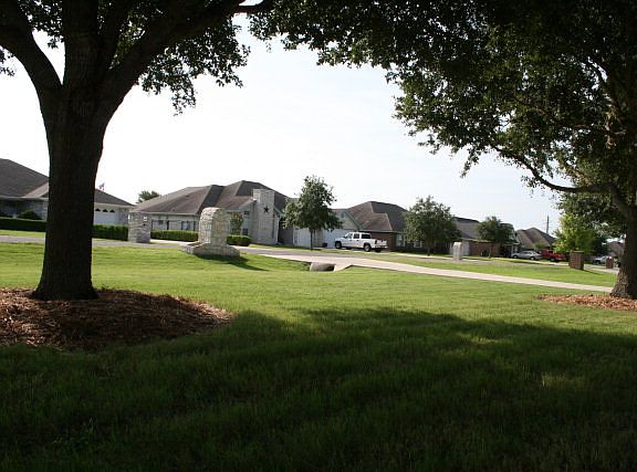 5th image of 166 Castlewood Dr