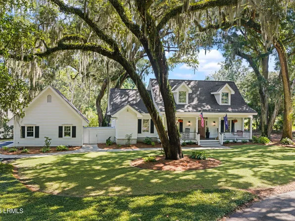 402 Island Circle E, St. Helena Island, SC 29920