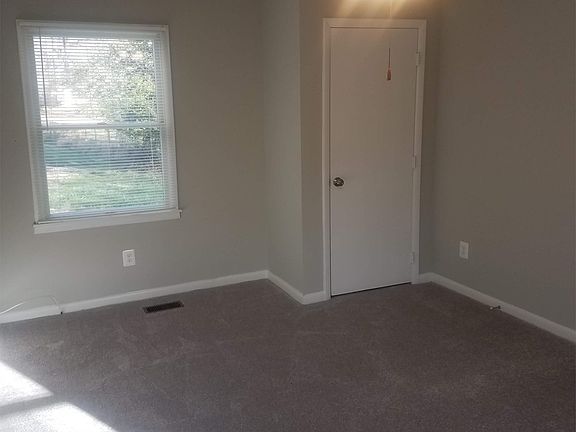Large Bedroom on First Floor w/ Lots of Natural Light