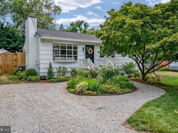 107 Great Lake Dr, Annapolis, MD 21403