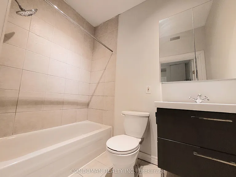 139 1/2 John St S #4 — Photo 10