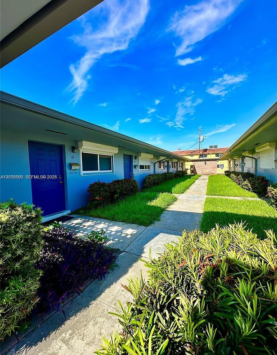 Towne Apartments Associat — Photo 2