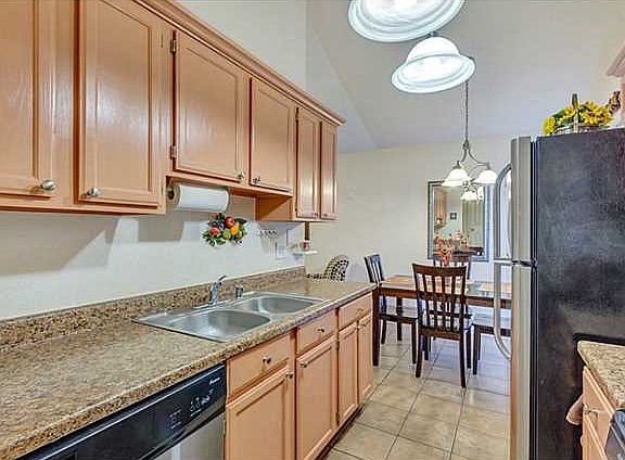 4th image of 3689 La Cuesta Dr