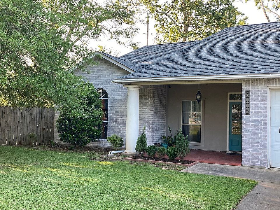 1st image of 8005 Versailles Ave