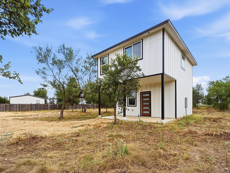 1st image of 140 Lobo Ln