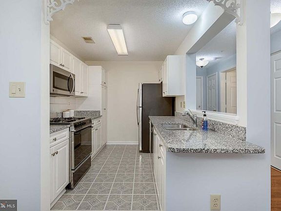 4th image of 15313 Diamond Cove Ter APT 10