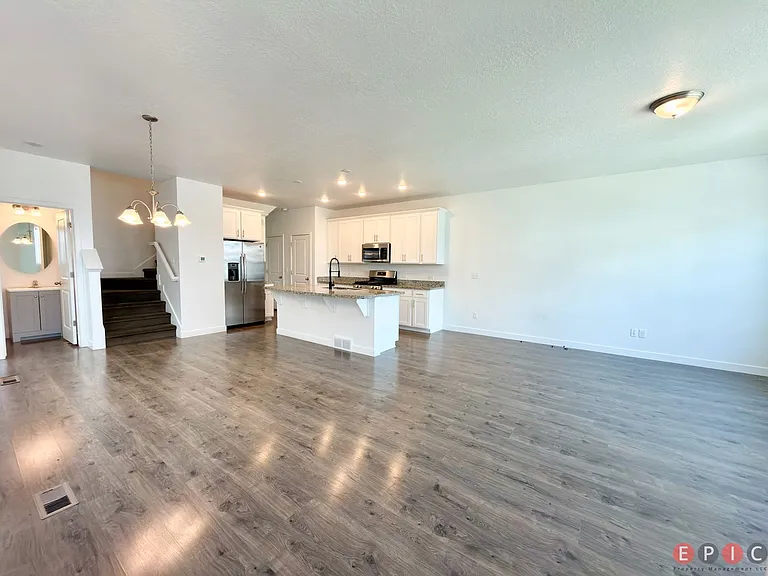 4430 W 2550 N — Photo 3