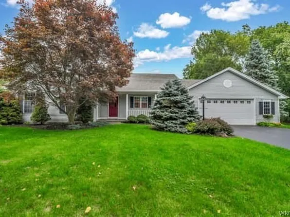 34 Highland Dr, East Aurora, NY 14052