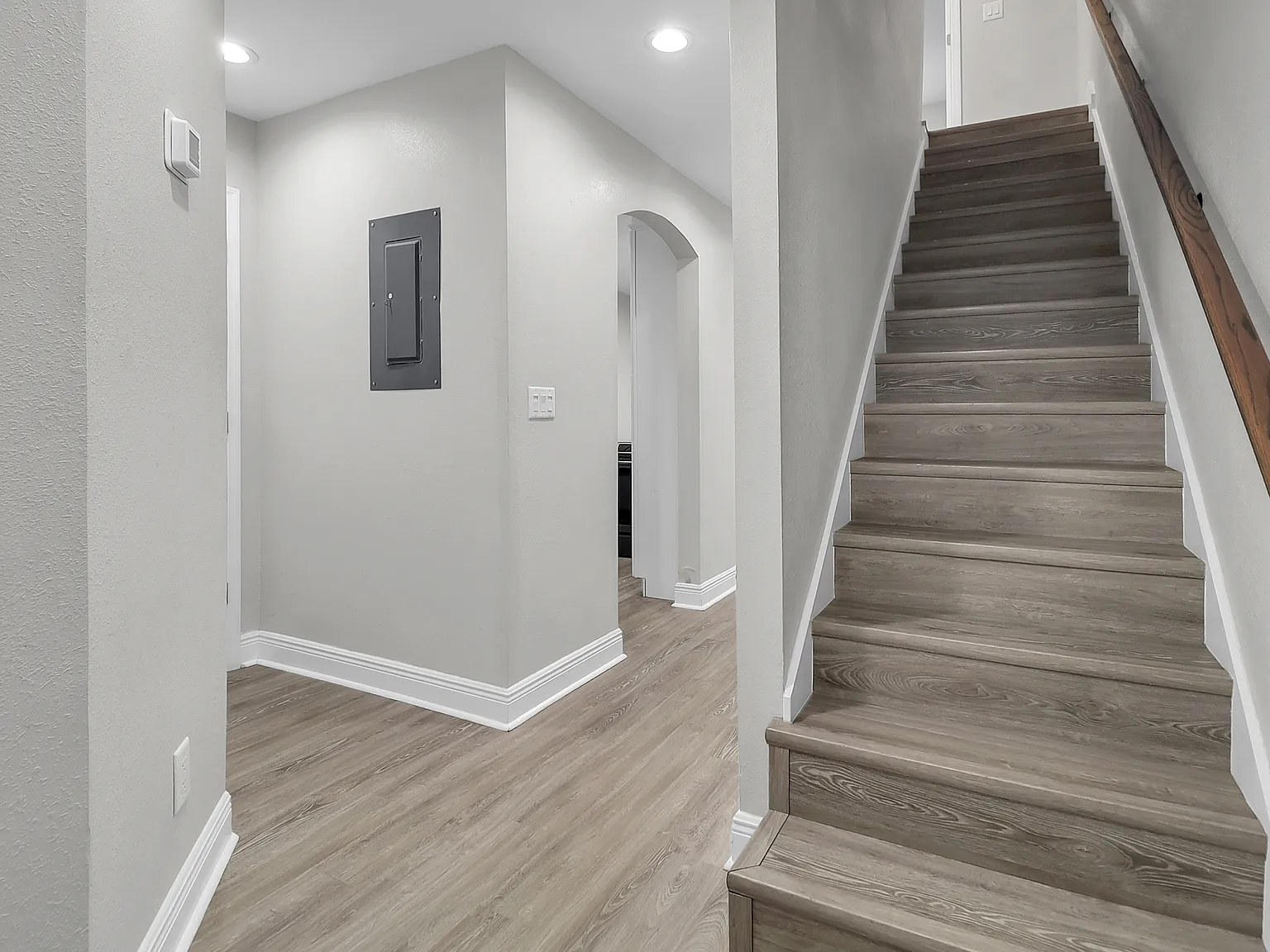 2 bed, 1036 sqft, $1,600 — Photo 2
