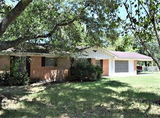 1003 E 5th St, Shiner, TX 77964