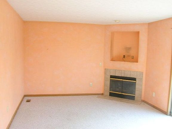 3rd image of 1011 Lateglow Ct
