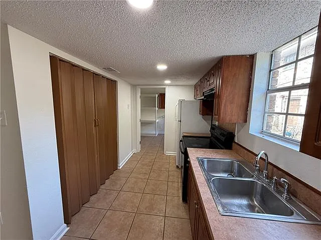 903 E Saint Bernard Hwy — Photo 8