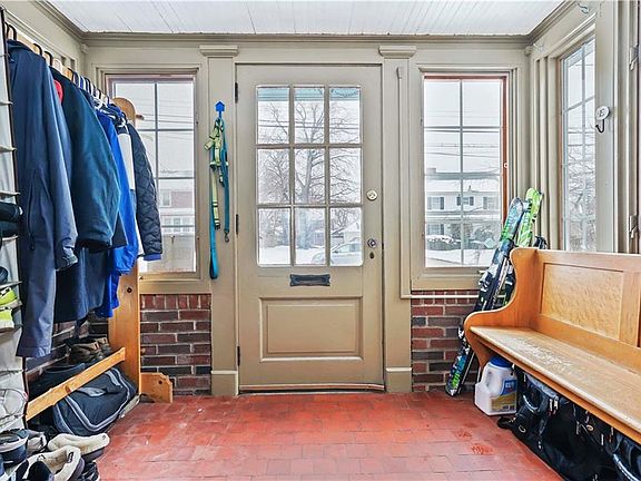3rd image of 141 Longview Ave