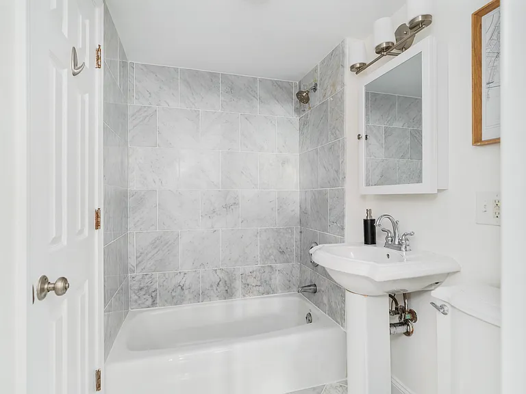 345 Harvard St #1D — Photo 5