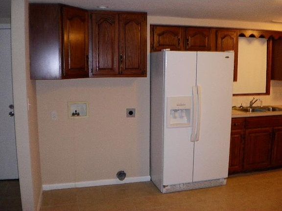 3rd image of 2401 Spring Garden St APT B