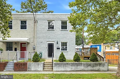 248 Kenilworth Ave NE Photo 1