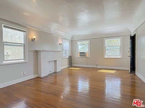 2nd image of 733 N Ridgewood Pl #735-1/2