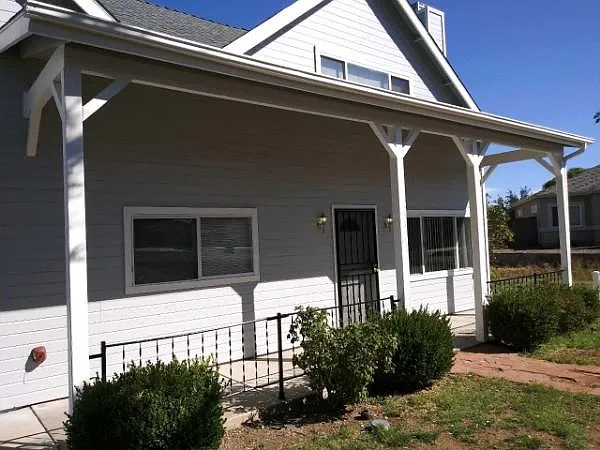 4 bed, 2500 sqft, $2,450 — Photo 3