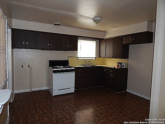 4th image of 323 Creath Pl