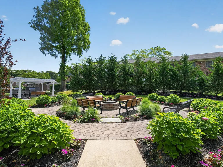 Relax in the serene gardens of Eagle Rock Apartments at Woodbury, where beautifully landscaped spaces invite tranquility. Enjoy the perfect spot for gatherings or quiet reflection. Don't miss your chance to call this paradise homeschedule a tour today!