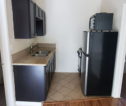 5th image of 917 Edgewood St APT 14