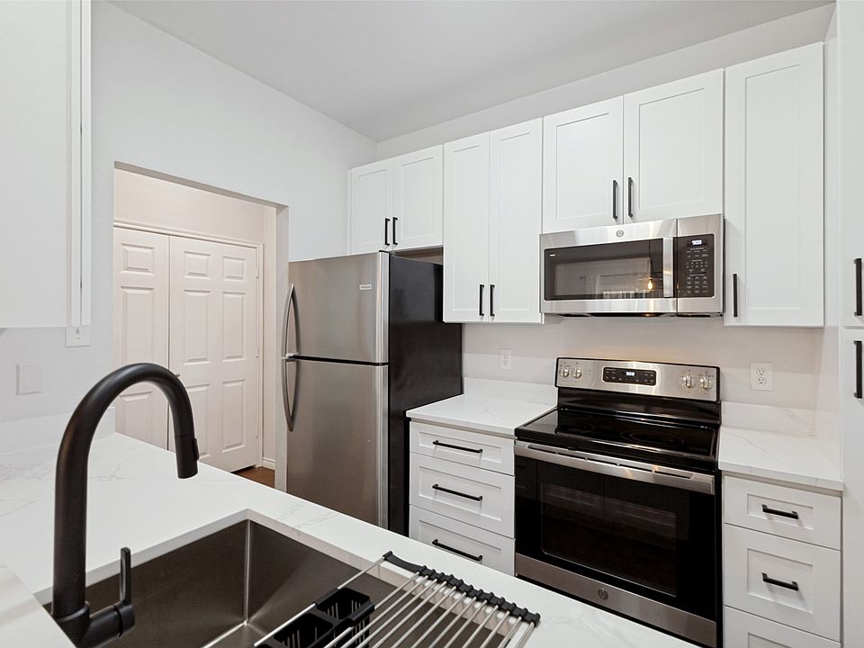 1st image of 5701 Gaston Ave APT 4