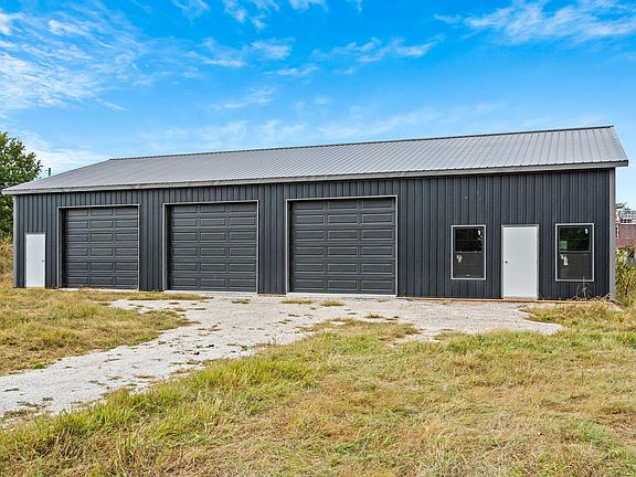 3rd image of 4997 E Farm Road 94
