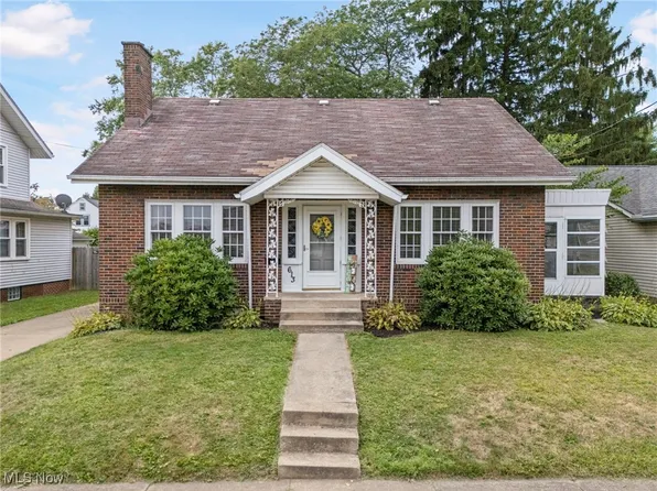 613 Edwards St, Louisville, OH 44641