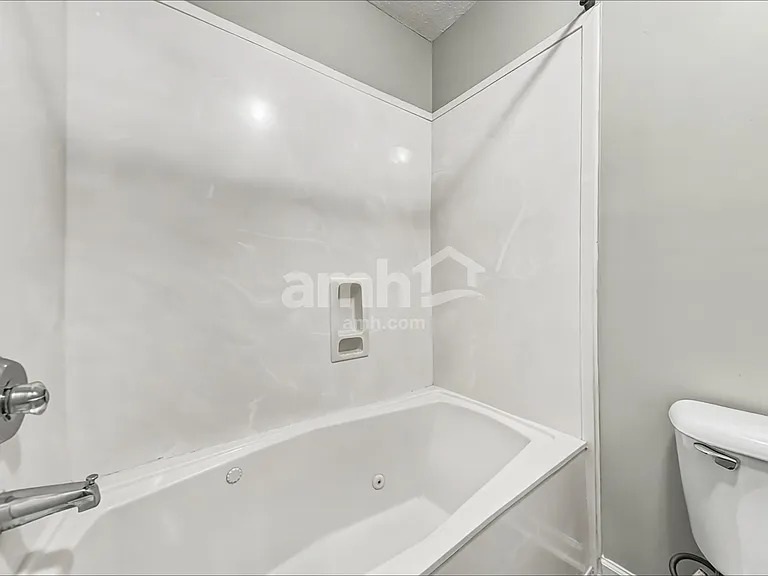 7072 Parkbrook Ln — Photo 11