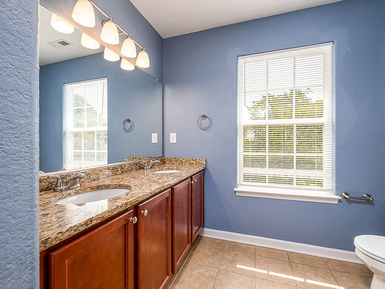 7713 Cortlandt Pl — Photo 37