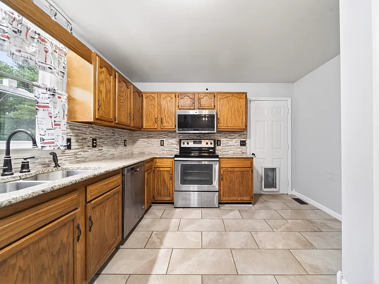 3918 Ashley Dr — Photo 32
