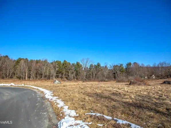 40 Erskine Dr, Lee, MA 01238