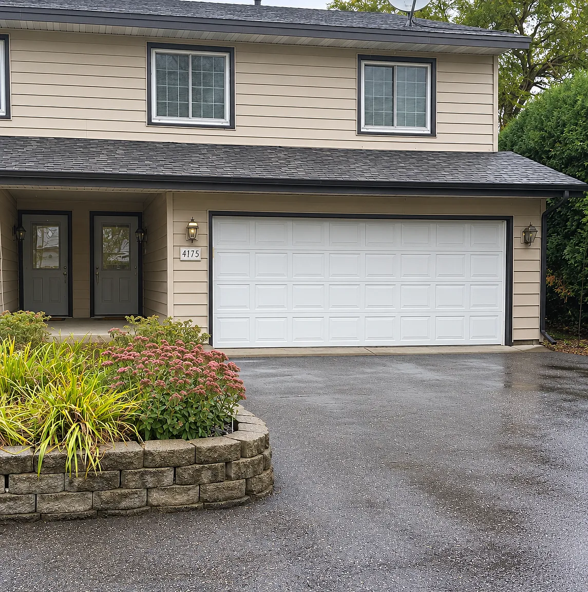 4 bed, $2,000 — Photo 1