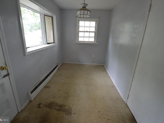 5th image of 826 Bartlett Pl