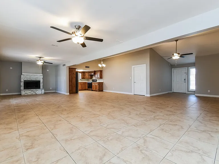6106 E Ivyglen St — Photo 7