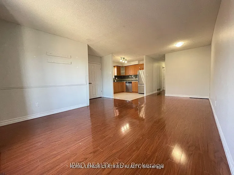 498 Daralea Hts #UPPER — Photo 4